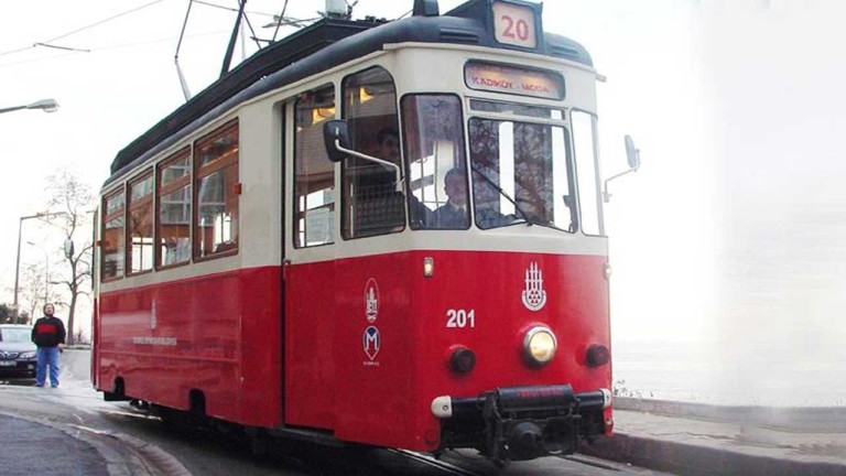 Kadıköy-Moda Tramvay Hattı'nda Kaza: Seferler Durdu