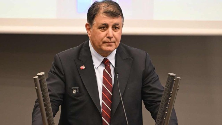 İzmir Büyükşehir Belediye Başkanı Cemil Tugay'dan Tutuklu Gençlere Destek Ziyareti