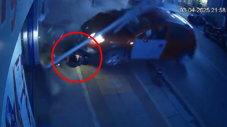 Alkollü Sürücünün Çarptığı Çocuk Hastaneye Kaldırıldı, O Anlar Kamerada