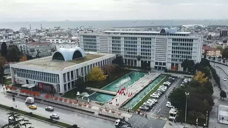 İBB'de Reklam Panoları Skandalı: 4 Milyar Liralık Kamu Zararı İddiası