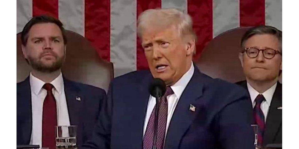 Trump BBC Skandalı: Konuşma Manipülasyonu İstifaları Tetikledi!