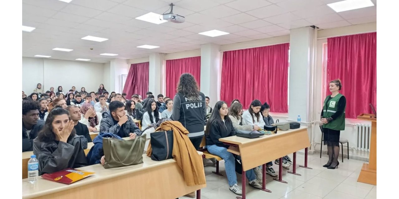 Kars'ta Gençlere Bağımlılık Tuzağına Karşı Yeşilay Kalkanı