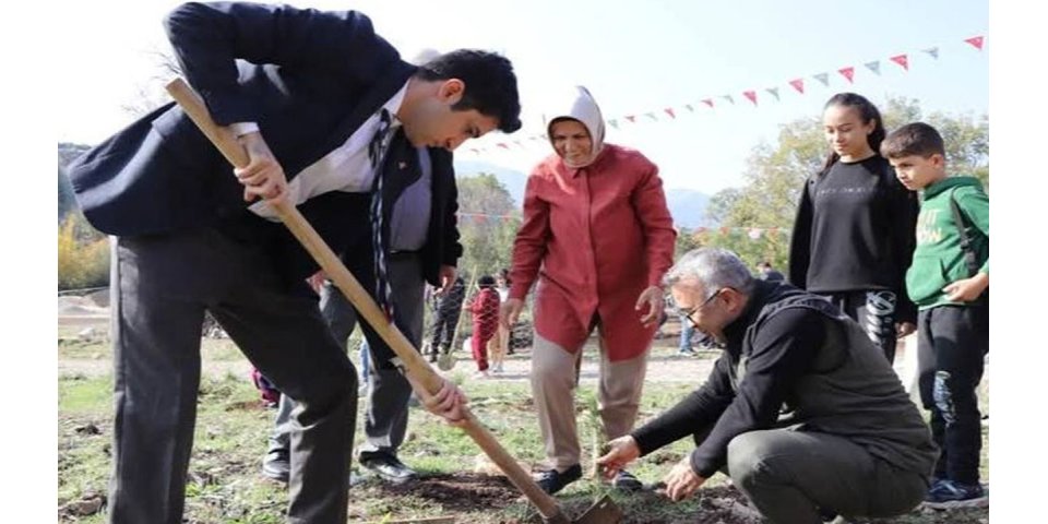 İbradı'da Fidanlar Yeşerdi: Geleceğe Nefes, Doğa Sevgisi Büyüdü