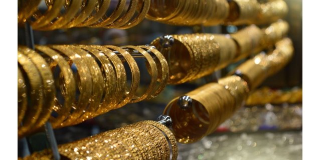 Altın Yükselişte: Ons Altın Rekor Kırıyor, Gram Altın Yatırımcıyı Sevindiriyor