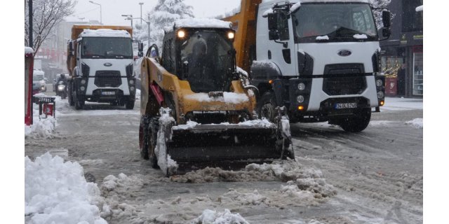 Kar ve Soğuk Hava Türkiye’de Ulaşımı Durduramadı: Havada, Rayda, Yolda Tedbirler Tam