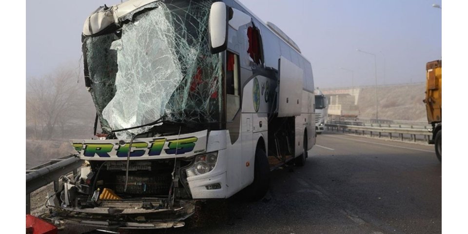 Erzurum’da Yoğun Sis ve Kaygan Yol Zincirleme Trafik Kazalarına Neden Oldu