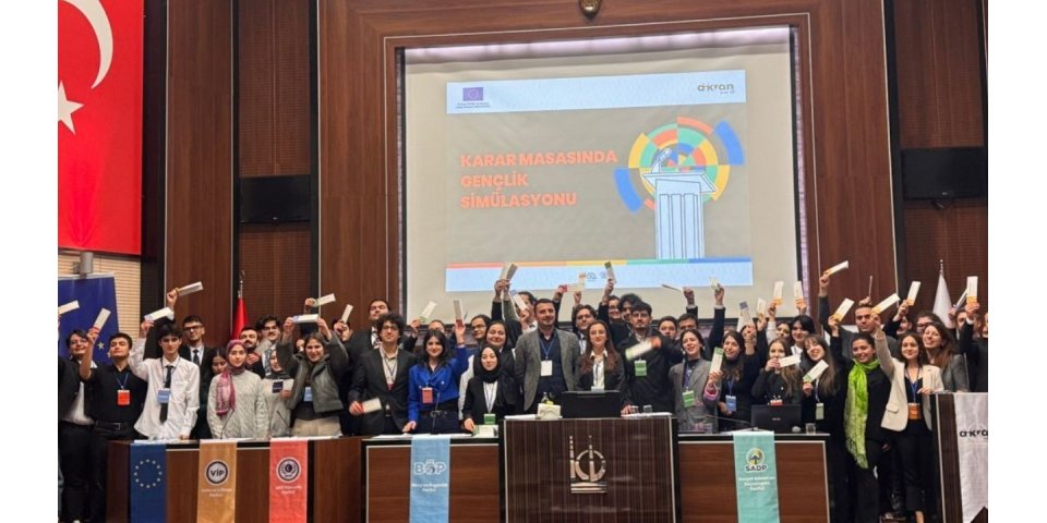 Gençler Belediye Meclisi Simülasyonunda Demokrasi ve Karar Süreçlerini Deneyimledi