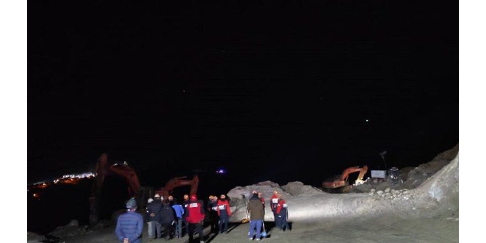 Sivas’ta madende göçük: Şantiye müdürü toprak altında, arama çalışmaları sürüyor