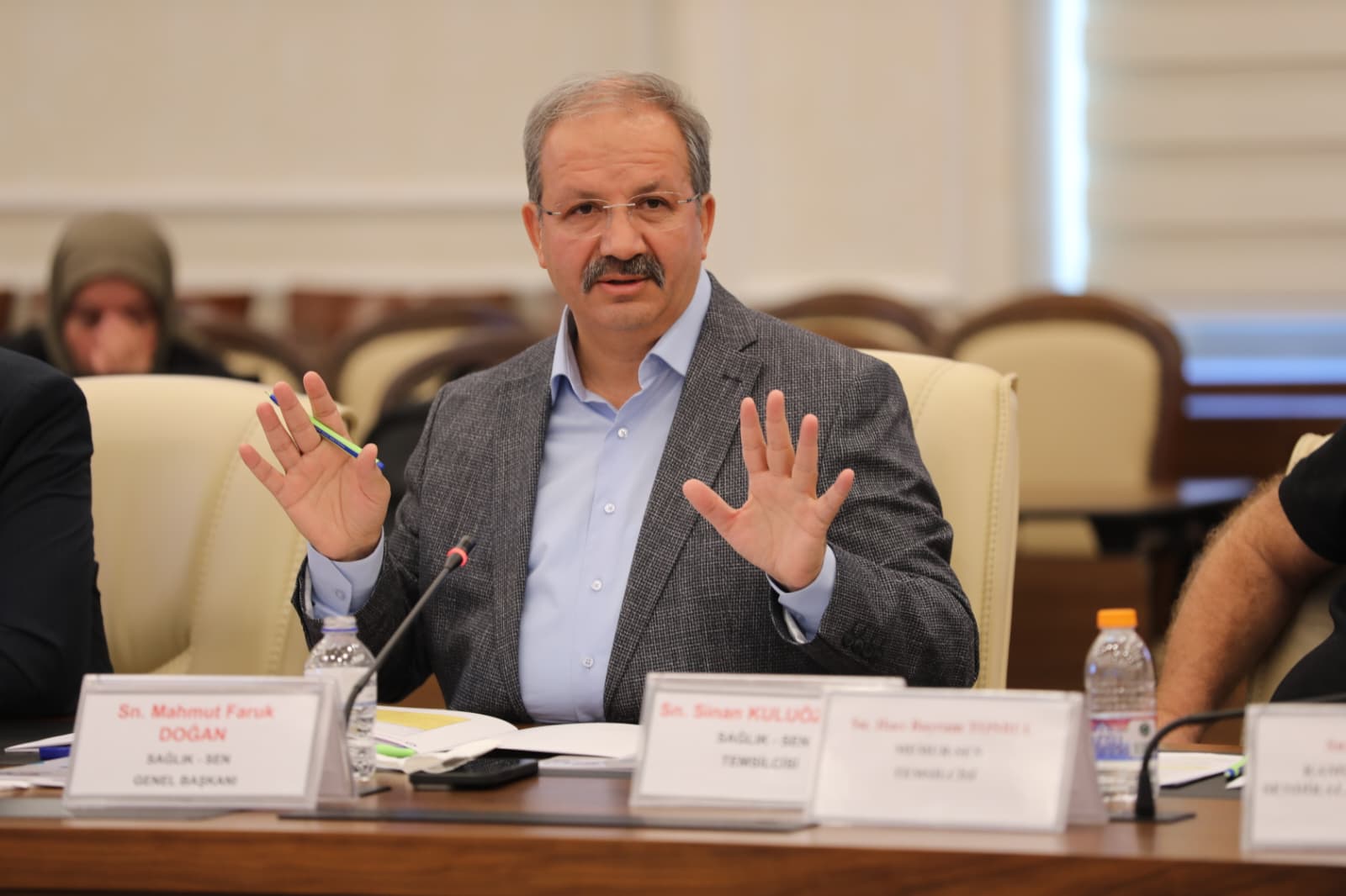 Sağlık çalışanları geçim derdinde: Ek iş arayışı artıyor