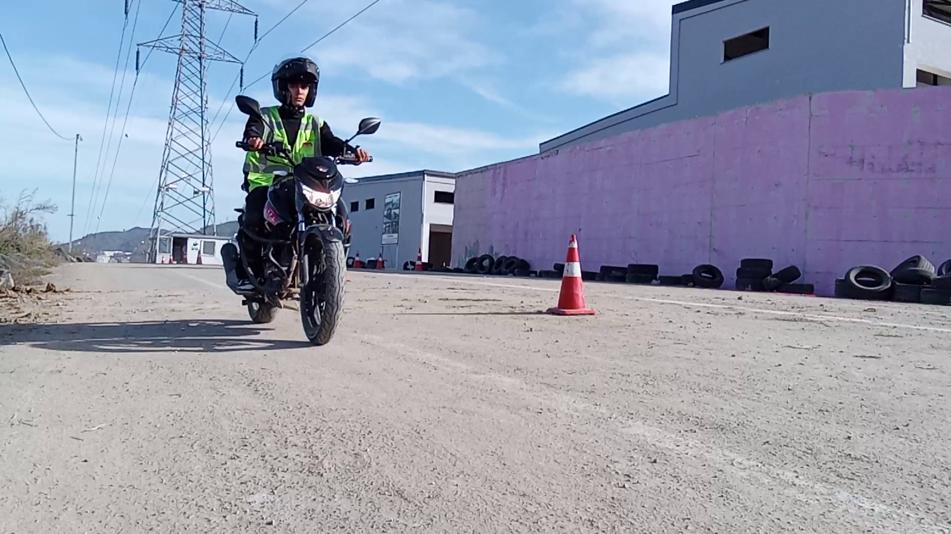 Sürücü Adaylarına Tehlike: Eğitim Pistinde Güvenlik Zafiyeti Şok Etti