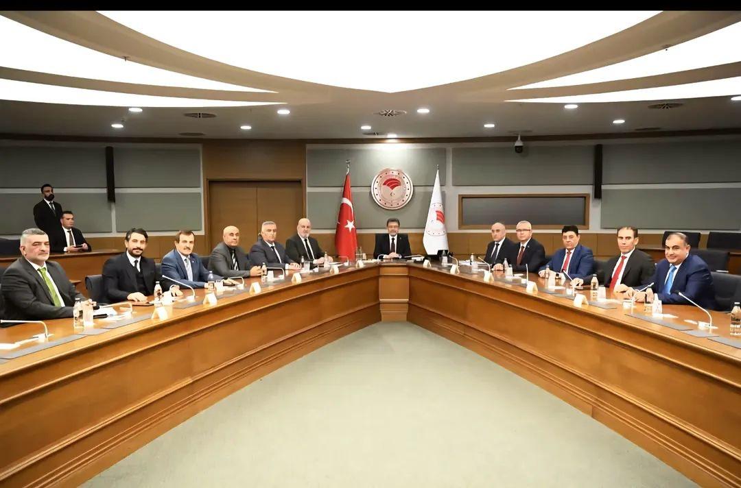 Damızlık Sığır Üreticileri, Destek Talepleriyle Tarım Bakanı'na Çıktı