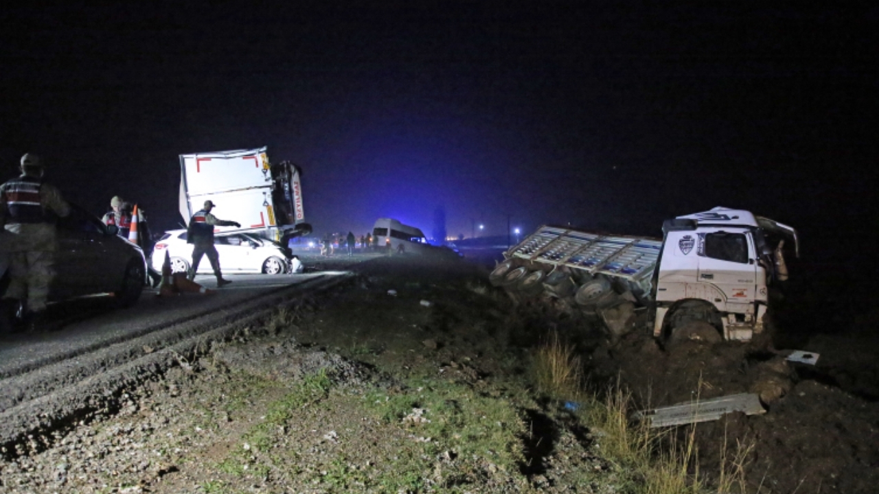 Diyarbakır’da Trafik Kazası: Zincirleme Çarpışma Can Aldı, 4 Ölü 13 Yaralı