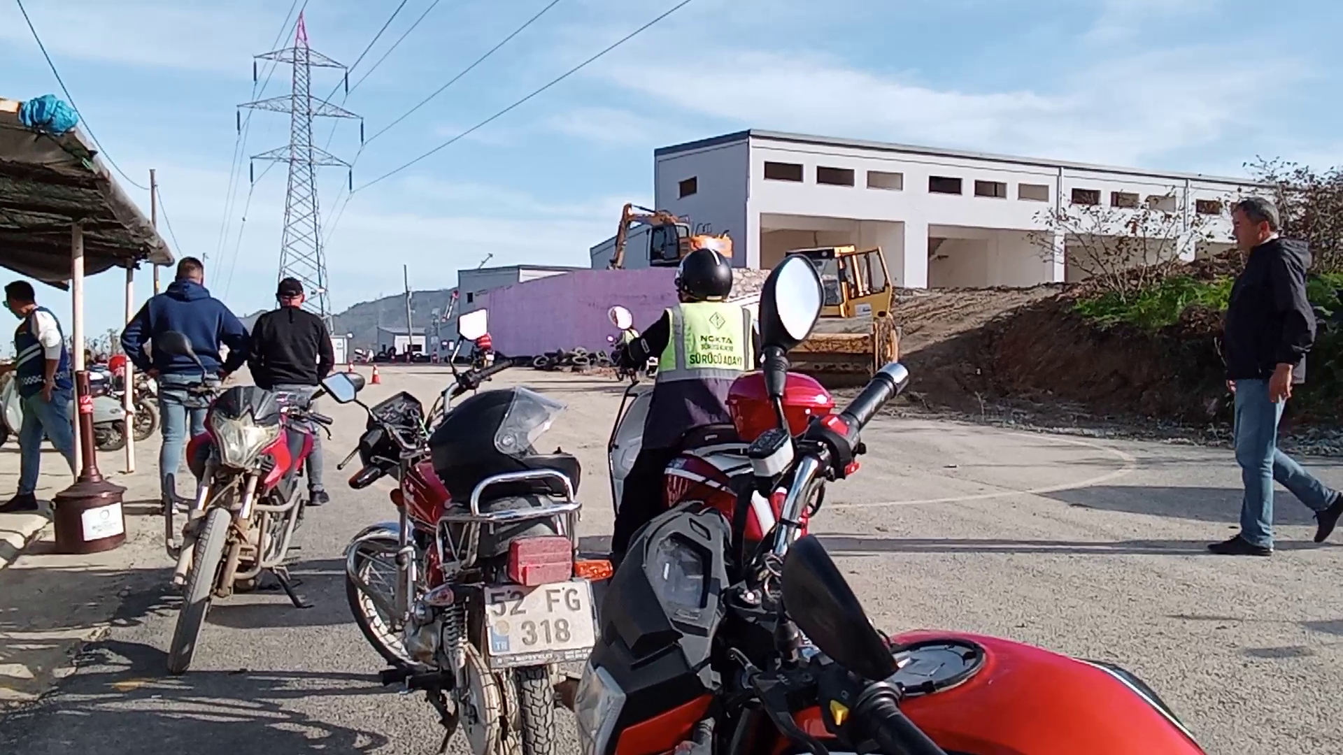 Sürücü Adaylarına Tehlike: Eğitim Pistinde Güvenlik Zafiyeti Şok Etti