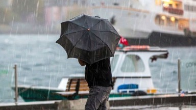 Hafta Sonu Hava Durumu: Sıcaklık Artıyor, Yer Yer Sağanak Yağış Bekleniyor