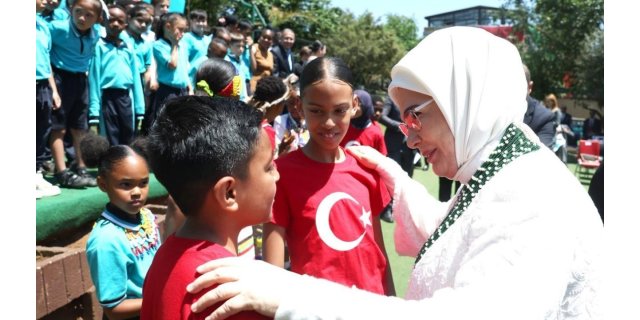 Emine Erdoğan'dan Güney Afrika Maarif Okulu'na Çevre Dostu Ziyaret