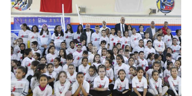 Sincan'da Filenin Minik Sultanları Yetişecek: Fabrika Voleybol Açıldı!
