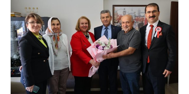 Artvin'de Vefa: Vali Ergün'den Emekli Öğretmen Sevim'e Anlamlı Ziyaret