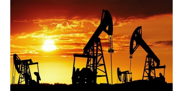 Petrol Fiyatları Barış Umuduyla Dengede, Fed Kararları Belirsizliği Artırıyor