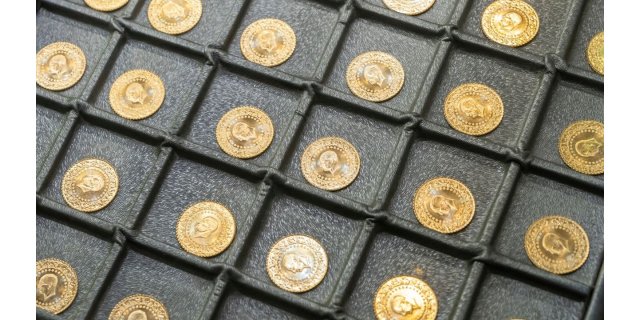 Altın Yükselişte: Fed Faiz İndirimi Umuduyla Gram Altın Rekor Peşinde