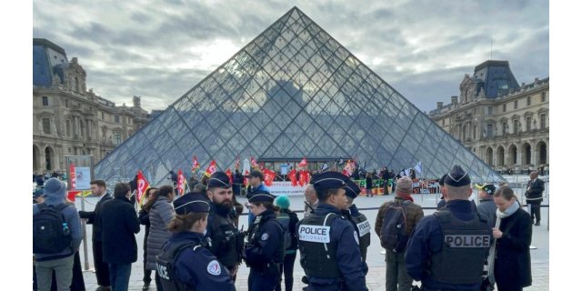 Fransa: Kraliyet Mücevheri Soygununda Yeni Gözaltılar, Milyonluk Kayıp!