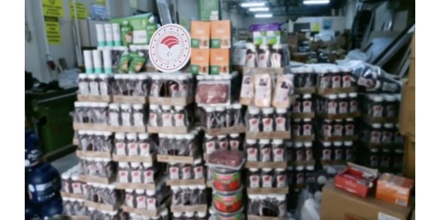 İzmir'de Tarihi Geçmiş Gıda Alarmı: STT Silen İşletmeye Baskın!