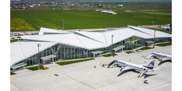 Kars Havalimanı Ekimde Coştu: 48 Bin Yolcu, 311 Uçuşla Rekor Kırdı