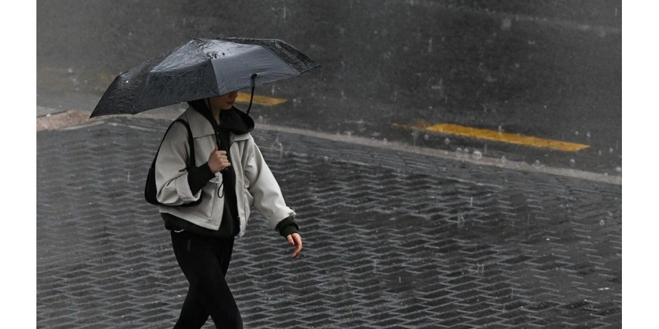 Türkiye'ye Yağmur Geliyor: Batı Kesimde Sağanak ve Gök Gürültüsü