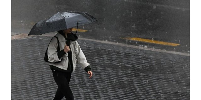 Türkiye'ye Yağmur Geliyor: Batı Kesimde Sağanak ve Gök Gürültüsü