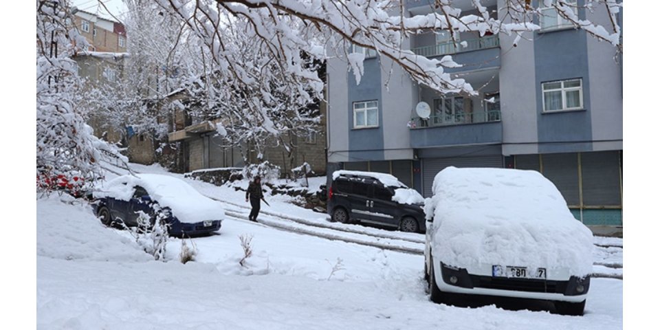 Türkiye Alarmda: Yoğun Kar! Ulaşım Felç, Buzlanma ve Don Tehlikesi