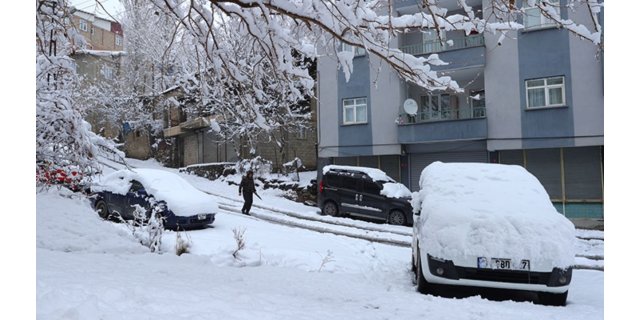 Türkiye Alarmda: Yoğun Kar! Ulaşım Felç, Buzlanma ve Don Tehlikesi
