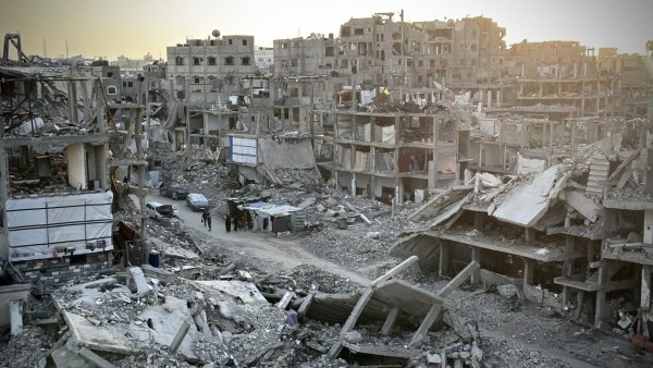 Gazze'de İsrail'in Yoğun Hava ve Deniz Saldırıları Sürüyor