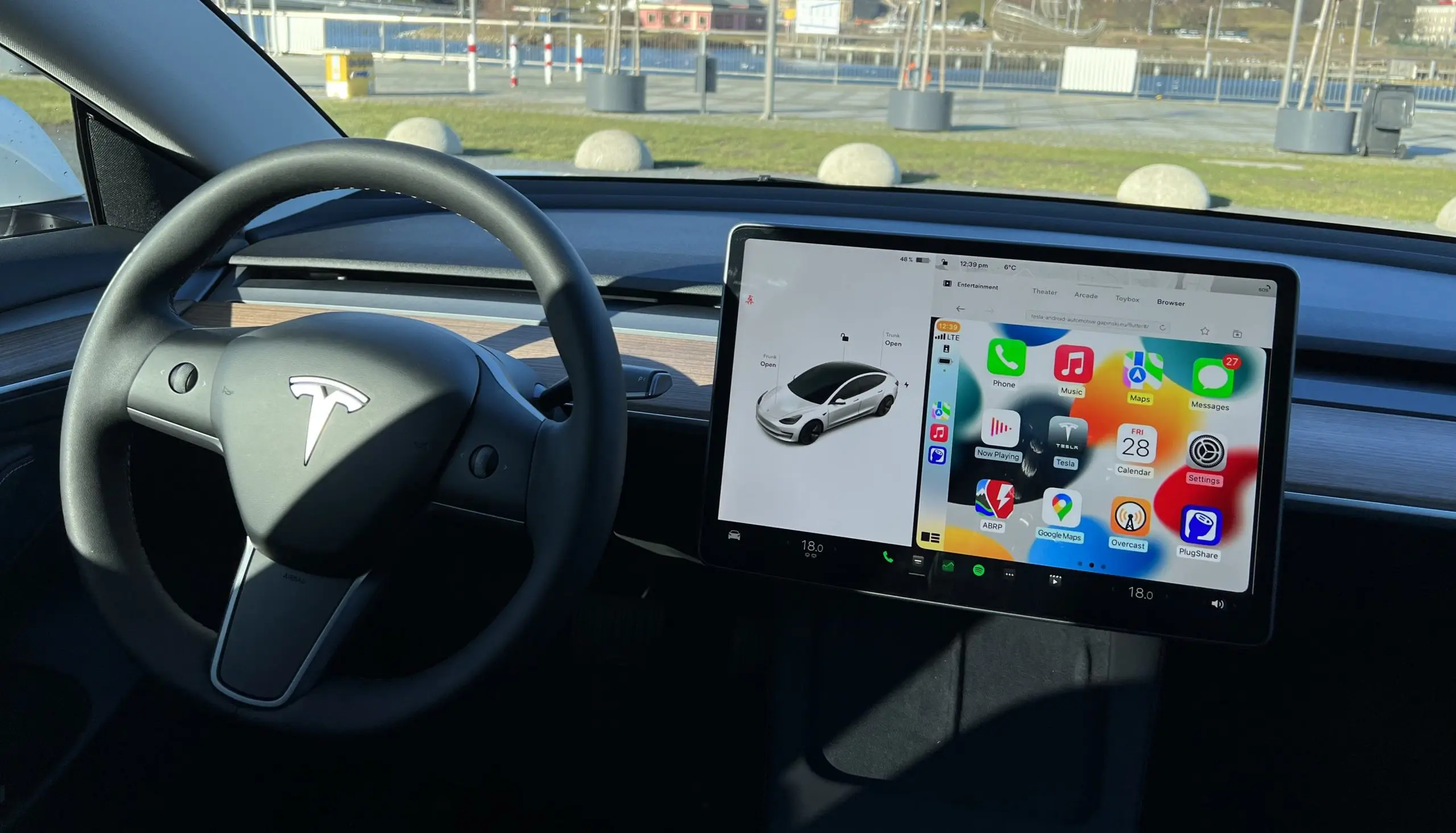 Tesla'ya Apple CarPlay
