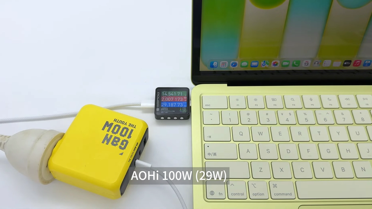 MacBook Neo Şarj Hızı Testi yapıyor