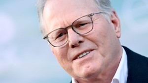 ISS, WBD-Paramount Birleşmesini Destekledi: 1,35 Milyar Dolarlık Yönetici Ödemelerine Ret