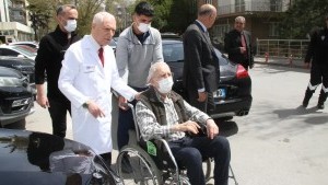 Emin Çölaşan Hastaneden Taburcu Oldu, Haberal'dan Sigarayı Bırak Tavsiyesi