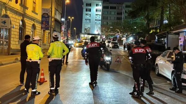 İstanbul'da Büyük Operasyon: 1149 Gözaltı, Uyuşturucu Ele Geçirildi