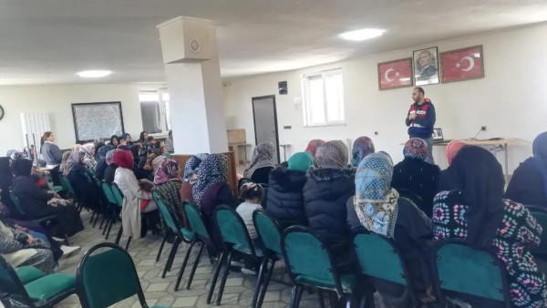 Kars Akyaka'da annelere uyuşturucuyla mücadele eğitimi