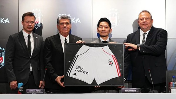 Beşiktaş'ta Dev İş Birliği: Cola Turka Yeniden Siyah-Beyazlı Formada!