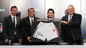 Beşiktaş'ta Dev İş Birliği: Cola Turka Yeniden Siyah-Beyazlı Formada!