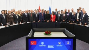 Türkiye ile Kosova Arasında Ticaret Hacmi 1 Milyar Dolara Ulaştı: Hizmet Sektörü de Kapsama Alınıyor