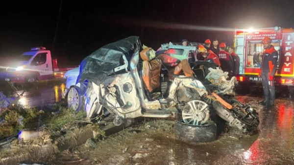 Uşak'ta Feci Kaza: 34 Yaralı, 4 Ölü