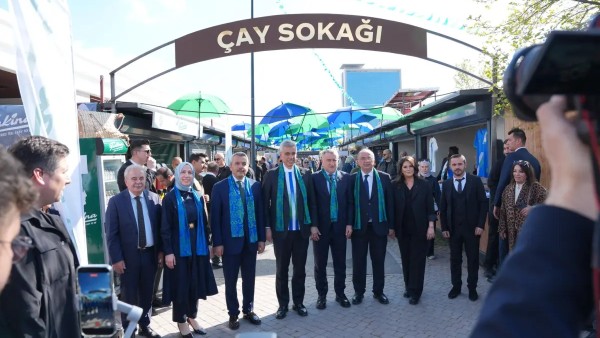 Rize Günleri’nde Çay Sokağı Ziyaretçilerin İlgi Odağı Oldu