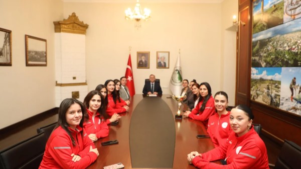 Kars'ın YURTLİG Kadın Voleybol Takımı, Bölge Şampiyonu Oldu