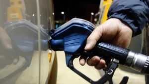 Akaryakıt Fiyatlarında Tarihi Düşüş: Detaylar ve Gelecek Beklentileri