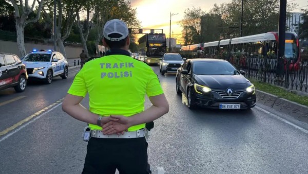 İstanbul Emniyeti'nden Geniş Çaplı Denetim: 1018 Şüpheli Gözaltına Alındı