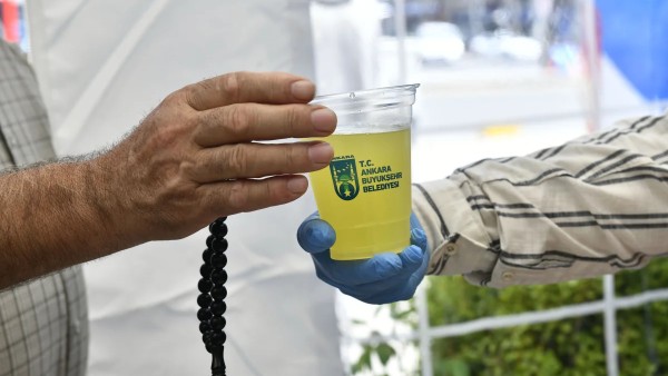 Ankara'da Ücretsiz Limonata ve Soğuk Su İkramı Yeniden Başladı