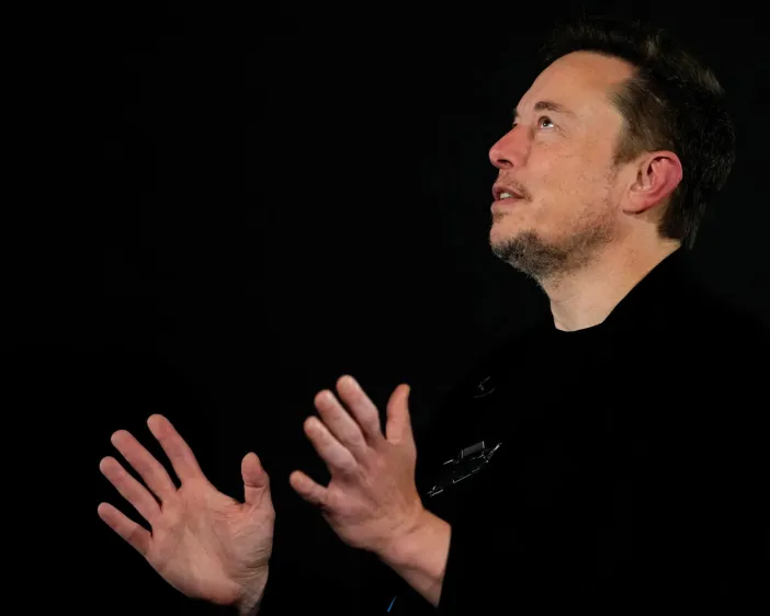 Elon Musk ve Trilyoner Olma Yolunda Demokratik Süreçlere Etkisi