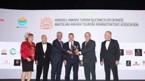 Turizm ve Medya Dünyasının Ödül Töreni: Dr. Süleyman Basa'ya Büyük Onur