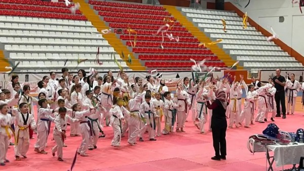 Kars'ta Taekwondo Kuşak Sınavı: Sporcuların Başarıları ve Teşekkürler