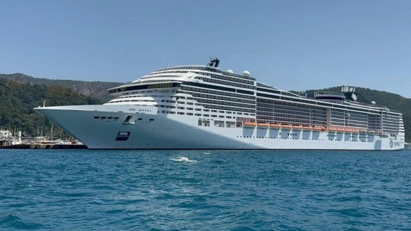Marmaris Gümrüklü Limanı'na Büyük Kruvaziyer Gemisi Yanaştı